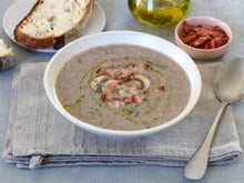 Velouté de champignons de Paris et bacon grillé