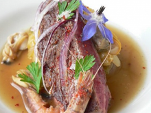 Cœur de filet de bœuf irlandais snacké, bouillon de palourdes, boulangère parmentière