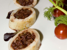 Terre et mer : calmars farcis au boudin noir.