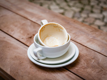 Saviez-vous que vous pouviez récupérer n’importe quelle tasse encrassée par le thé ou le café avec cet ingrédient pour gâteau ?