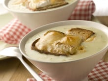 Petites soupes gratinées au camembert Le Rustique