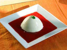 Blanc manger au coulis de framboise