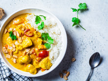 Poulet au curry express : la recette magique pour des blancs ultra juteux et fondants prêts en 10 minutes chrono