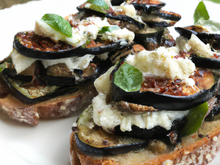 Toast d'aubergines au chèvre