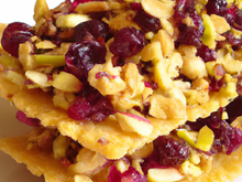 Lotte en croustillant de cranberries, citron et noisettes