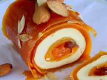 Gâteau roulé abricot, miel et amandes