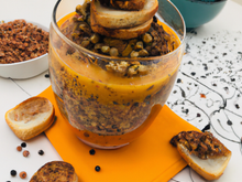 Verrine de lentilles à la fourme d'Ambert, fricassée de dinde et croutons de pain d'épices