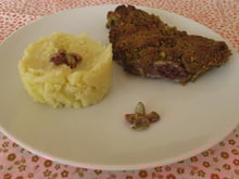 Agneau en croûte de pistache et sa purée de pommes de terre à la graisse d'oie