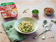 Gourmand et printanier, ce risotto aux petits pois et allumettes végé haricots rouges fumées va bluffer toute la famille