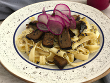 Piccatas de foie gras de canard aux tagliatelles de radis noirs