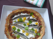Tarte fine aux sardines, ricotta et légumes du soleil