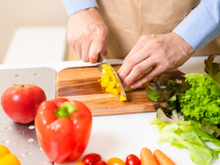 Vous perdez encore du temps à couper vos poivrons ? Voici la méthode qu’on aurait tous aimé apprendre plus tôt