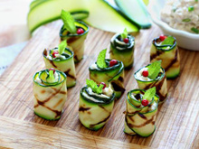 “C'est frais et original pour utiliser des courgettes” : ces petits roulés notés 4.7/5 sur 750g vous promettent des apéros gourmands !