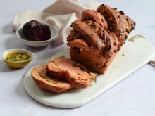 Babka salée au pesto, feta et lardons