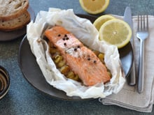 Papillotes de saumon à la fondue de poireaux au balsamique