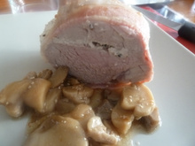 Filet mignon de porc lardé au fromage au poivre