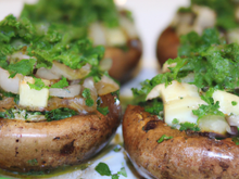 Cèpes farcis à l'ail, l'oignon et au persil 