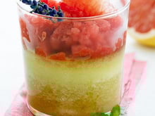 Verrine d'amandes et pamplemousse de Floride, granité fraise