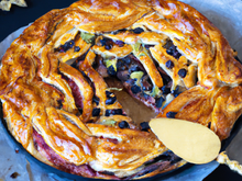 Galette des rois briochée à la frangipane et aux myrtilles