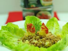Salade de lentilles, ananas et dés de saumon