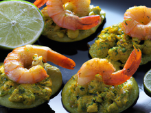 Corolles de guacamole, gambas sautées au curcuma et citron vert