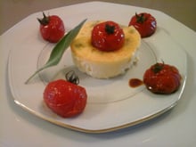 Flan au parmesan et à la sauge et sa farandole de tomates cerise