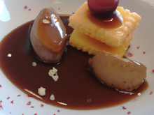 Foie gras poêlé et chutney de poire, copeaux de chocolat au fructose