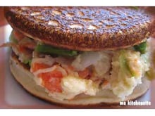 Burger de blinis aux poireaux et saumon fumé