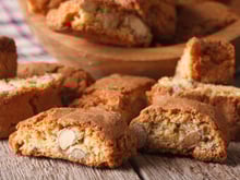 Direction la Toscane avec Julie Andrieu et ses cantucci de Prato, les fameux croquants aux amandes à tomber !