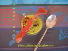 Soupe de fèves au jambon fumé et pistaches