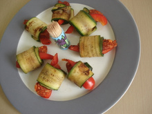 Roulés de courgette au chorizo et aux poivrons