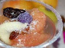 Soupe de pamplemousse aux fruits à la violette