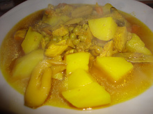 Marqa (ragoût tunisien) aux petits pois carottes, champignons, pommes de terre et poulet