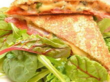 Croque-monsieur Fourme d'Ambert, chorizo et quelques noix...