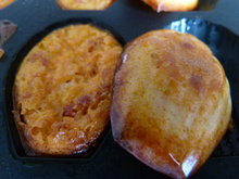 Madeleines au vieux cantal, noix et tomates confites