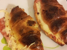 Croissant au jambon sauce béchamel