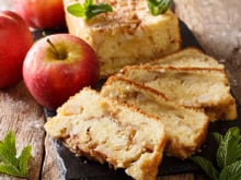 “Facile à réaliser" : si vous voulez un délicieux quatre-quarts aux pommes, voici une recette validée par les lecteurs de 750g !