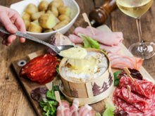 Fini le fromage fondu sans goût, le meilleur mont d'or du monde vient d'être élu !