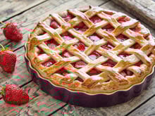 Belle et délicieuse : cette tarte aux fraises quadrillée est un délice de saison ! Voici notre recette