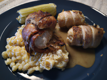 Chapon farci au foie gras et coquillettes au parmesan