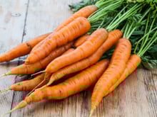 “Un beau soleil orange” : Luana Belmondo partage sa délicieuse recette de tarte Tatin aux carottes !