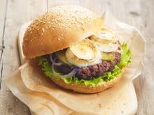 L’authentique burger à la bûche de chèvre Chavroux®