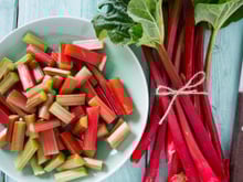 Faut-il toujours peler la rhubarbe ?