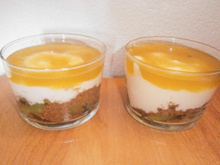 Verrine kiwi, speculoos, fromage blanc et coulis de figue de barbarie