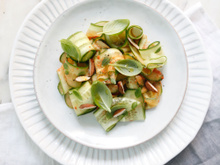 Tagliatelles de concombres de France en pesto au piment, miel et amandes