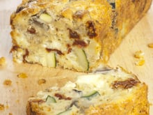 Cake aux légumes d'été et mozzarella