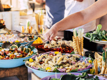 Pourquoi a-t-on les yeux plus gros que le ventre dans les buffets à volonté ?