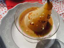 Poires pochées au sirop de cannelle et crème caramel au beurre salé