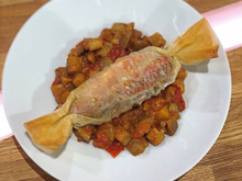 Rougets croustillants aux olives noires et poêlée d'aubergines