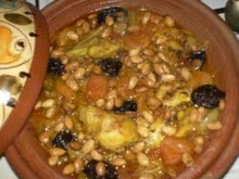 Tajine de poulet aux oignons et raisins secs
